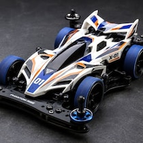ホビーショップに中年オヤジが群がる「ミニ四駆」「ハイパーヨーヨー」大人の本気カスタム「リバイバル大ブーム」