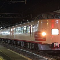 初夏の「臨時夜行列車」にサラリーマンが群がる「究極のタイパ旅」凄まじい倍率を制する方法