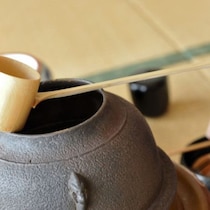 千利休に「落とし穴ドッキリ」を仕掛け珍パフォーマンスで豊臣秀吉を歓喜させた茶人の「変わった生き方」