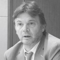 サッカー元日本代表監督トルシエがＷ杯チュニジア戦に殴り込み！サムライブルーの「トルシエワイン」で試合観賞を