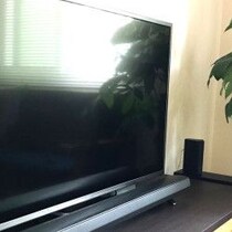 テレビとスマホをつなぐ「簡単ケーブル」スマホ充電できない問題を1100円で解決する画期的なモノが「ダイソー」にあった
