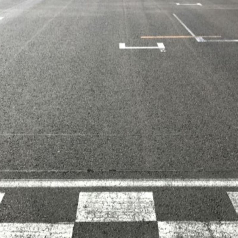 F1ドライバー井上隆智穂が起こした前代未聞の「消火器珍事件」と「爆笑アナウンス」／スポーツ界を揺るがせた「あの大問題発言」