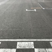 F1ドライバー井上隆智穂が起こした前代未聞の「消火器珍事件」と「爆笑アナウンス」／スポーツ界を揺るがせた「あの大問題発言」