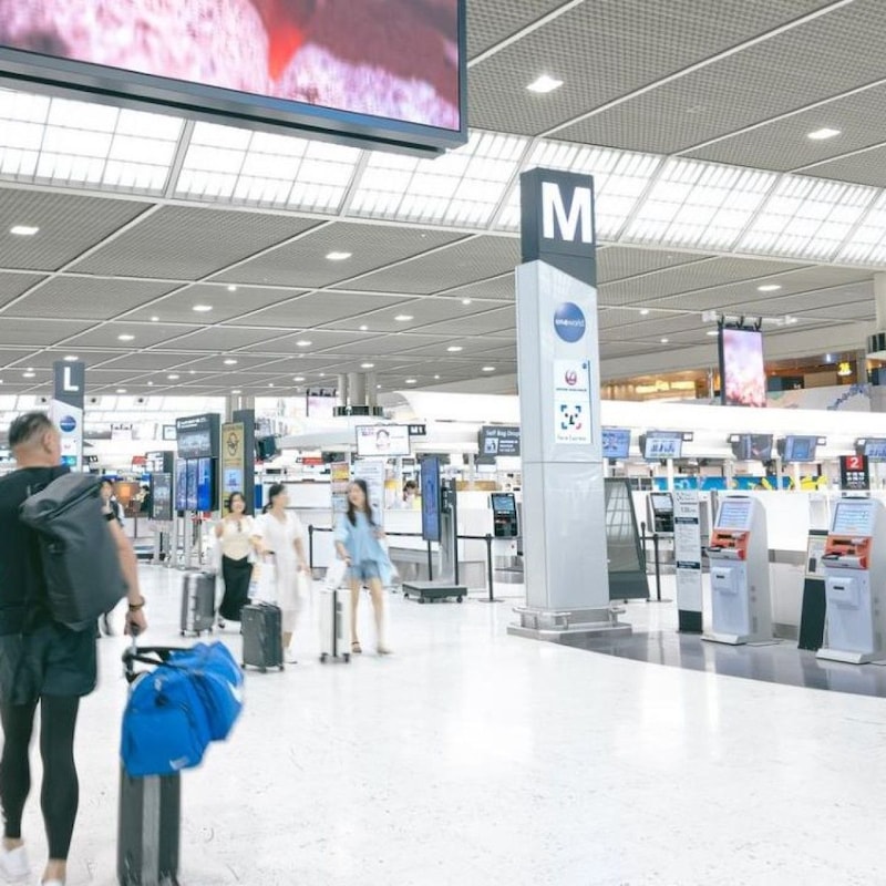 知らないと超危険!! 空港で絶対にやってはいけない「善意の行動」荷物を預かったらトラブル・犯罪に巻き込まれ…