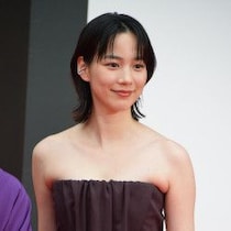 のん「東京国際映画祭」レッドカーペット登場で完全復活の美貌