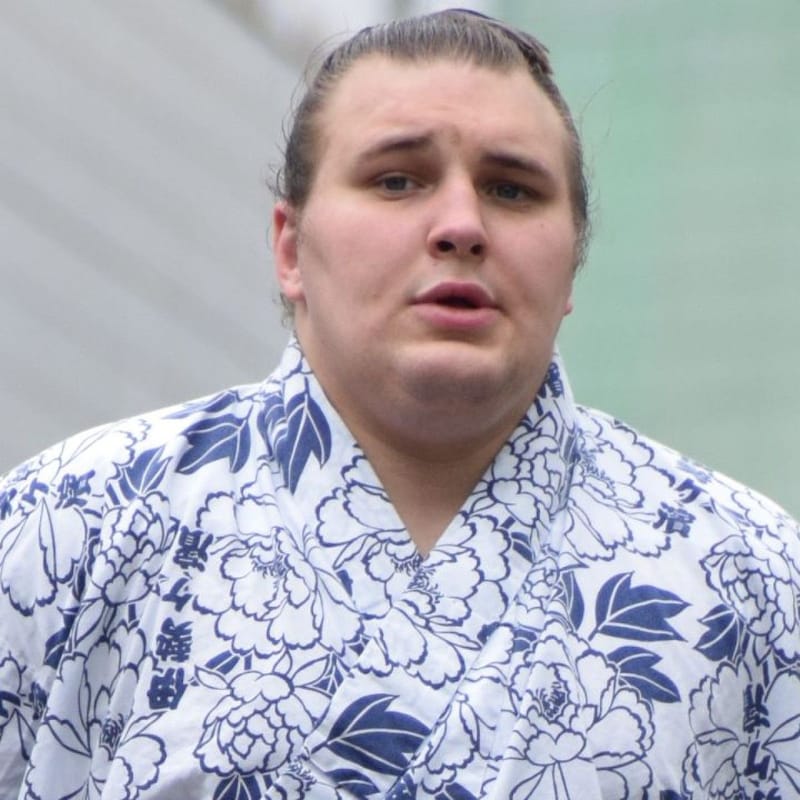 【名古屋場所】ケガまみれの安青錦が「10勝で大関復帰」を手中にした「スペシャリスト・安治川親方」の手腕「東京から異例の医師呼び寄せ」「専門的テーピング」