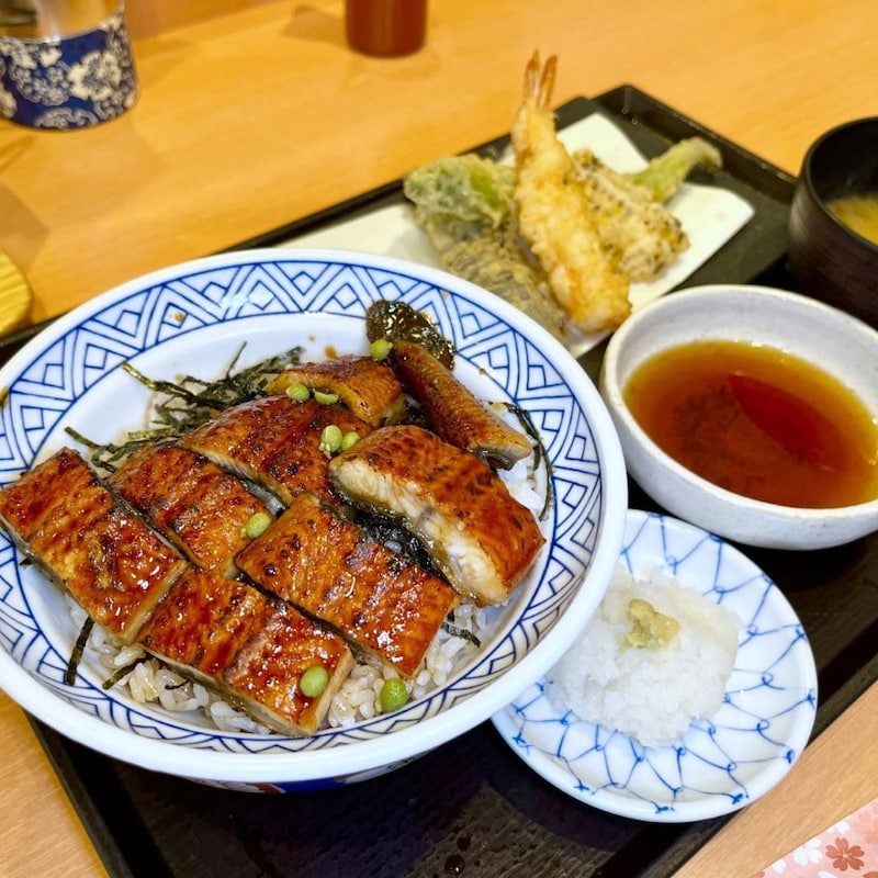 【潜入実食ガチレポ】「かつや」系列の天丼専門店「鰻丼と夏野菜の天盛りセット」はチェーン店のレベルじゃないクオリティーだった！