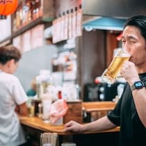 【渋谷発】若者VSおじさん「40歳以上入店禁止の居酒屋」が関西に飛び火した「立ち飲み文化の常識」トラブル激突