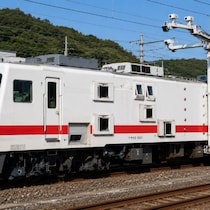 車体は凹凸だらけ…JR東日本「光学式建築限界測定車」が今夏も走行！レーザー照射で障害物を検知