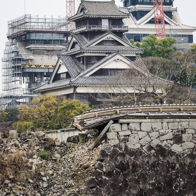 【また地震】熊本城「石垣の再崩落」で2052年の完全復旧が遠のく「石ひとつずつに番号を振って測量データと照合」巨大立体パズル作業