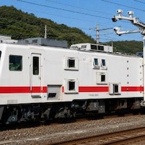 車体は凹凸だらけ…JR東日本「光学式建築限界測定車」が今夏も走行！レーザー照射で障害物を検知