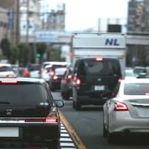 【ドライバー必読】真夏の「自動車バッテリー死」を全力回避する「カンタン愛車チェック項目」