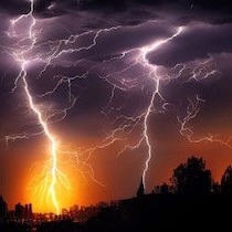 この夏「タイ旅行」する人は厳重注意！サッカー選手が試合中に落雷死「雨季の雷リスク」は本当にコワイ