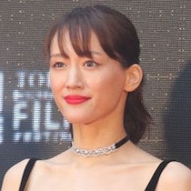 倉科カナと「ゴチバトル」で…綾瀬はるか41歳になっても不変の美貌は「内臓年齢が若いから」か
