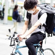フードデリバリー「menu」撤退！ 韓国の黒船「ロケットナウ」が持ち込んだ「送料無料・店頭同額」ドロ沼戦争の結末