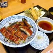 【潜入実食ガチレポ】「かつや」系列の天丼専門店「鰻丼と夏野菜の天盛りセット」はチェーン店のレベルじゃないクオリティーだった！
