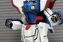 変形ギミックすごっ！　『Gガンダム』シャイニングガンダムの着用コスプレに驚愕　「まるで等身大プラモ」