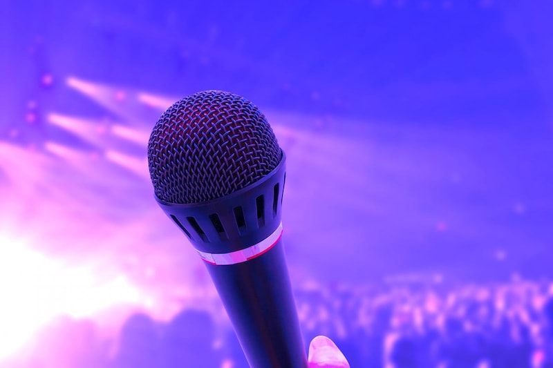 「みんな信じてくれないけど…」　人気アニメ主題歌アーティストの“本名”にファン驚愕　パスポート公開で証明