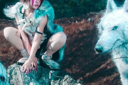 【ジブリ】「実写化してた？」　『もののけ姫』サンのコスプレイヤーが圧巻クオリティー！　「完ぺきすぎる」