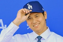 【画像】え…っ！「ガンダムいるやん」「後ろをよく見ると…」　こちらがMLB公式による“謎メカ”が写ったイラストです