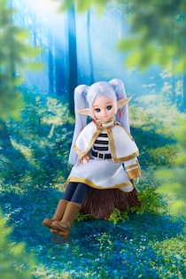 リカちゃんが『フリーレン』になりきる魔法発動!?　特別な“耳”を使用したコラボグッズ発売