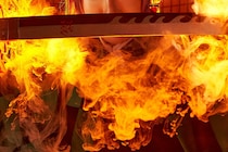 【画像】え…っ！「圧巻」　こちらが『鬼滅の刃』“ヒノカミ神楽”を再現したコスプレ写真です（6枚）