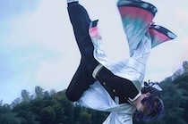 「身体能エグっ！」『鬼滅の刃』宙を舞う「胡蝶しのぶ」コスプレに2.5万いいね　「どうやって撮影した？