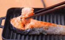 【画像】え、たしかに「シャケを焼くのにピッタリ」　「チキンも焼けそう」　コチラがスーパー戦隊42作目とコラボした「グリル」の詳細です