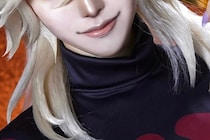 【画像】え…っ！「カリスマ感ヤバい」　こちらが『鬼滅の刃』童磨の美麗コスプレ写真です（2枚）