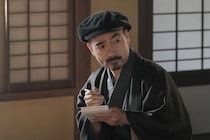 『ばけばけ』話を「盛りすぎ」な新聞記者を演じる岩崎う大さん　「読者が湧くかどうかを考えている」？