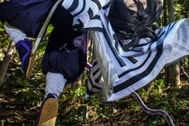 【画像】え…っ！「躍動感ヤバい」「合成じゃないの？」　こちらが『鬼滅の刃』伊黒小芭内の“空中戦闘シーン”再現コスプレです（4枚）
