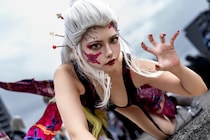 【コスプレ】『鬼滅の刃』堕姫がキケンな美しさを披露！　四つんばいポーズが「妖艶過ぎる」