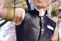 「圧巻の肉体美」『鬼滅の刃』イギリス出身コスプレイヤーによる“宇髄天元”に「実写化レベル」「本物すぎる」