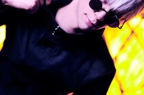 【画像】え…っ！「クオリティ高すぎ」「素顔イケメン」こちらが『呪術廻戦』五条悟の美麗コスプレ写真です（18枚）