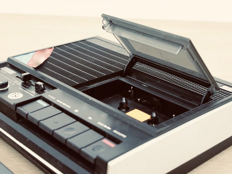 「ビデオデッキない時代」アニメファンの対応に体験談が続々 家族の声が混入して落胆も、今聞くと「別の意味で泣く」?