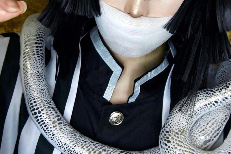 「イケメン過ぎて…」『鬼滅の刃』伊黒さんのコスプレイヤーが圧巻の再現度！「包帯外した素顔まで完ぺき」