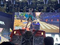 圧巻の巨大オブジェとうさ耳コス姿がインパクト大！　強烈な『無限大ANANTA』ブース【TGS2025】