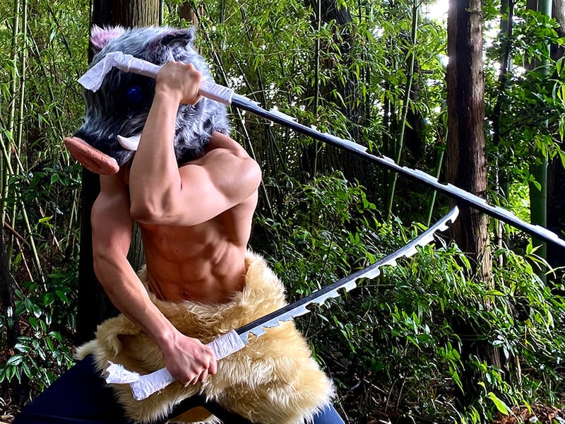 「筋肉美ヤバっ！」『鬼滅の刃』身長＆体重も完全再現の“伊之助コスプレイヤー”に「圧巻」「素顔もイケメン」