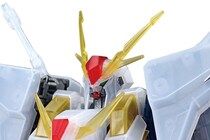 「また争奪戦？」クリアカラーの「Ξガンダム」ガンプラが劇場先行発売「箱デカそ」