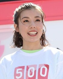 え、42歳？　仲里依紗の「女子高生」役にネット「納得」「驚き」　美人すぎるの声もあるけど「他にいない」「目が似てる」