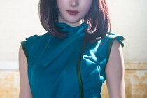 【コスプレ】『Zガンダム』エマ中尉が美しすぎっ！　麗しいノースリーブ制服姿に「見惚れちゃう」