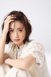 まさかの場所に鎖が？　人気女優の「ダイタン衣装」で驚いたマンガ実写化ヒロイン・悪女たち