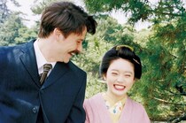 【画像】え…っ！　「ちょっと違う衣装だ」「アンニュイな表情」　コチラが「カワイイ」「推せる」とさっそく人気の『ばけばけ』女中のオフショットです
