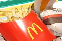 「神コラボくる？」マック公式が“超人気ジャンプ作品”匂わせ投稿　次回ハッピーセットに「ヤバい」「争奪戦かも」