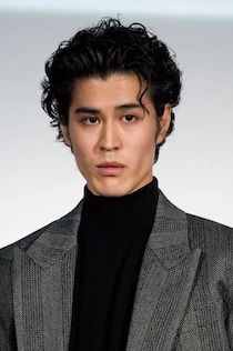 断るつもりだったけど…『ばけばけ』寛一郎、父・佐藤浩市との“親子2ショット”に「渋くてすてき」と反響