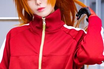 「再現度エグい」『エヴァ』アスカのジャージ姿コスプレに「美し過ぎる」と絶賛の声