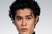 断るつもりだったけど…『ばけばけ』寛一郎、父・佐藤浩市との“親子2ショット”に「渋くてすてき」と反響
