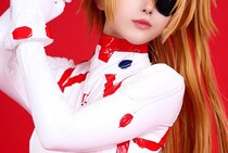 【コスプレ】「ボディラインきれい…」『エヴァ』アスカの艶やかラバースーツ姿が圧巻！「美しすぎる」