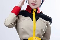 【画像】え…っ！「美しい」「うっとり」こちらが『ガンダム 逆シャア』チェーン・アギの美麗コスプレ写真です（5枚）