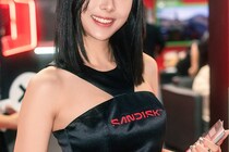 「艶やかすぎて…」台湾美女コンパニオンがゲームショウで魅惑！「え、スタイルどうなってるの？」